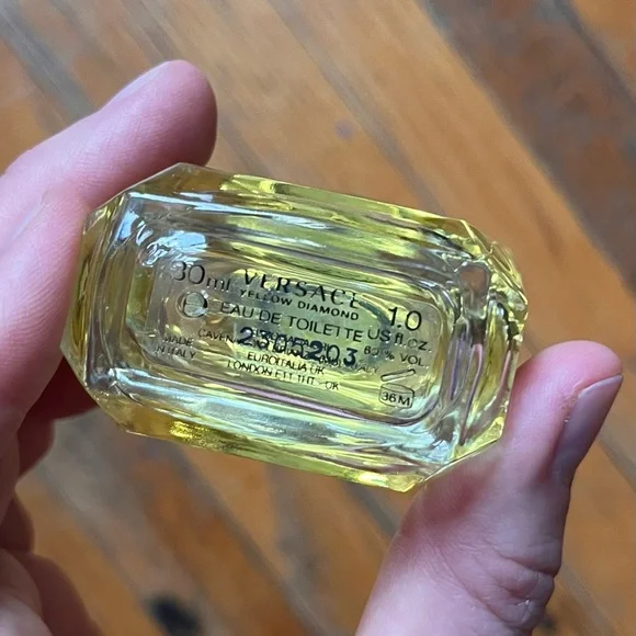 Versace Yellow Diamond Perfume 30 ml / 1 oz - Picture 3 of 5
